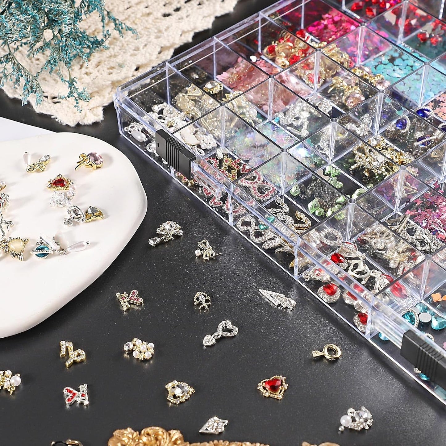 Noverlife 36 Grids Clear Plastic Jewelry Organizer Box, Nail Charm Holder Double Buckle Bead Organizer Storage Container Box, Empty Nail Box Organizer Earring Display Case Acrylic Bead Box for Women