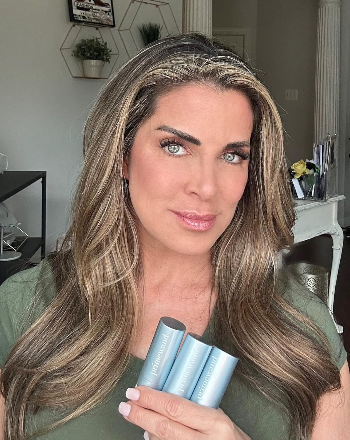 PrimeWand Nourish – Stunning & Natural Pro-Age Makeup Moisturizing Makeup Stick for Mature Women – Silky Feel, Non-sticky Hydration (Nourish)